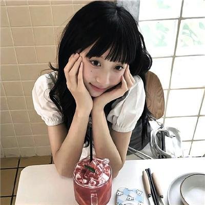 请别相信她